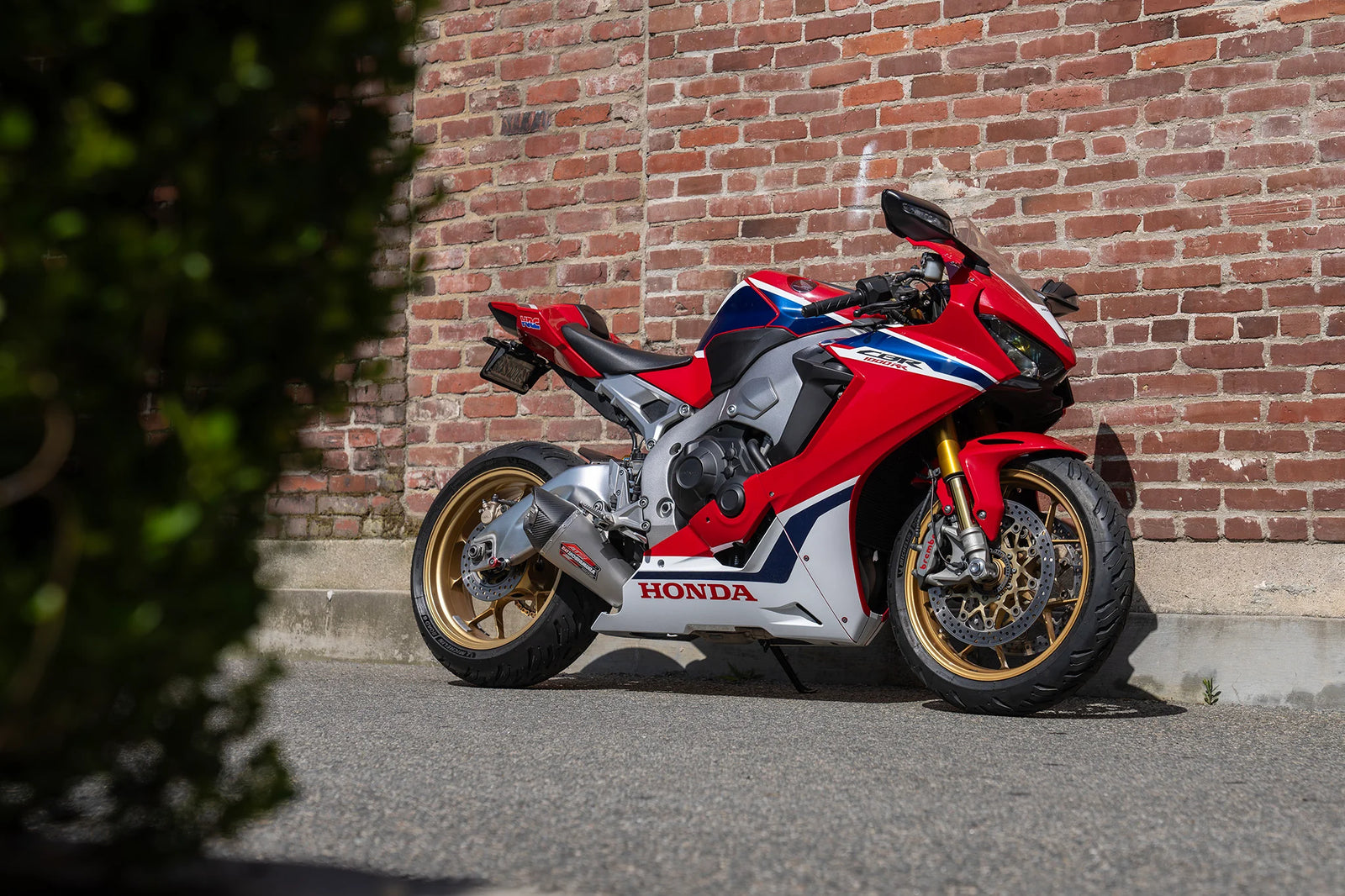 Yoshimura CBR1000RR/SP/SP2 17-26 AT2 Stainless Slip-On Exhaust, W/ Stainless Muffler
