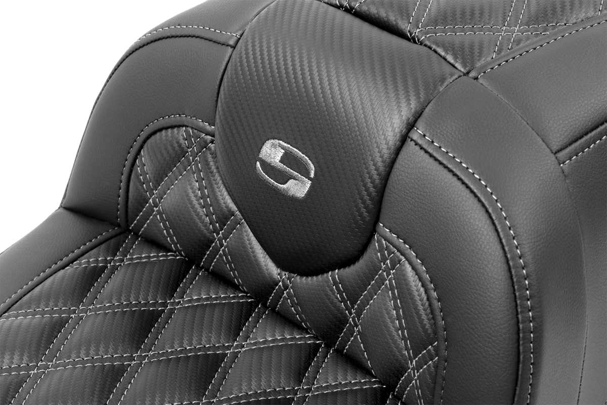 Saddlemen RoadSofa™ Seat - With Backrest - Carbon Fiber - Lattice Stitch - Gray Stitch - FLTR/FLHX '23-'24