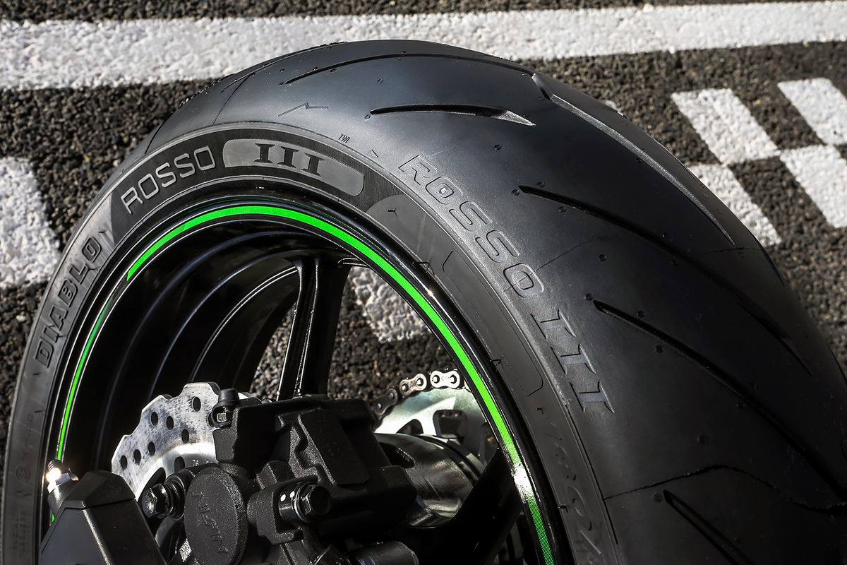 Pirelli Tire - Diablo Rosso™ III - Rear - 240/45zr17 - (82W)
