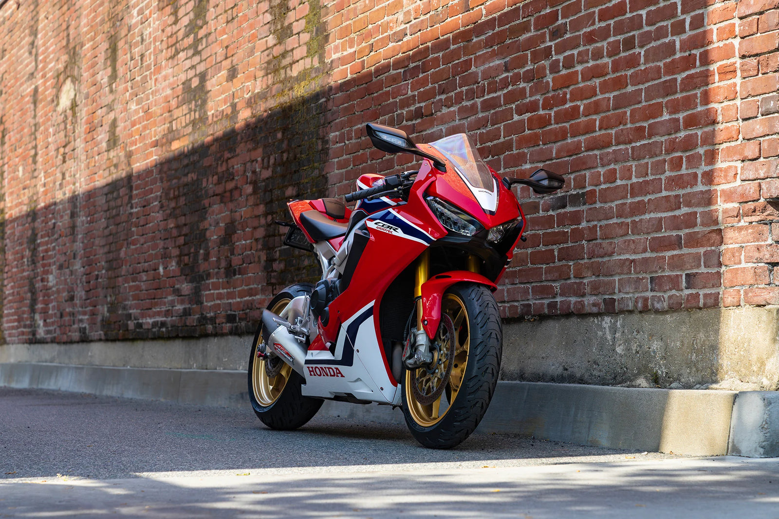 Yoshimura CBR1000RR/SP/SP2 17-26 AT2 Stainless Slip-On Exhaust, W/ Stainless Muffler