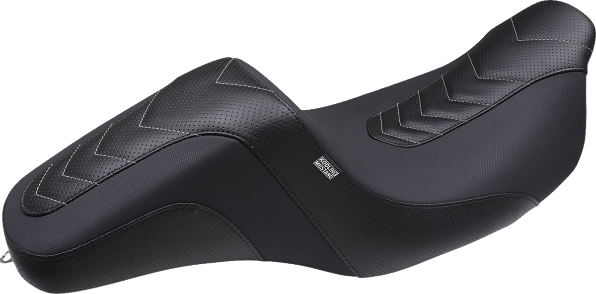 Mustang Signature Series Squareback™ Seat - Gripper Vinyl - Chevron - Gunmetal Stitch - FL '08-'25