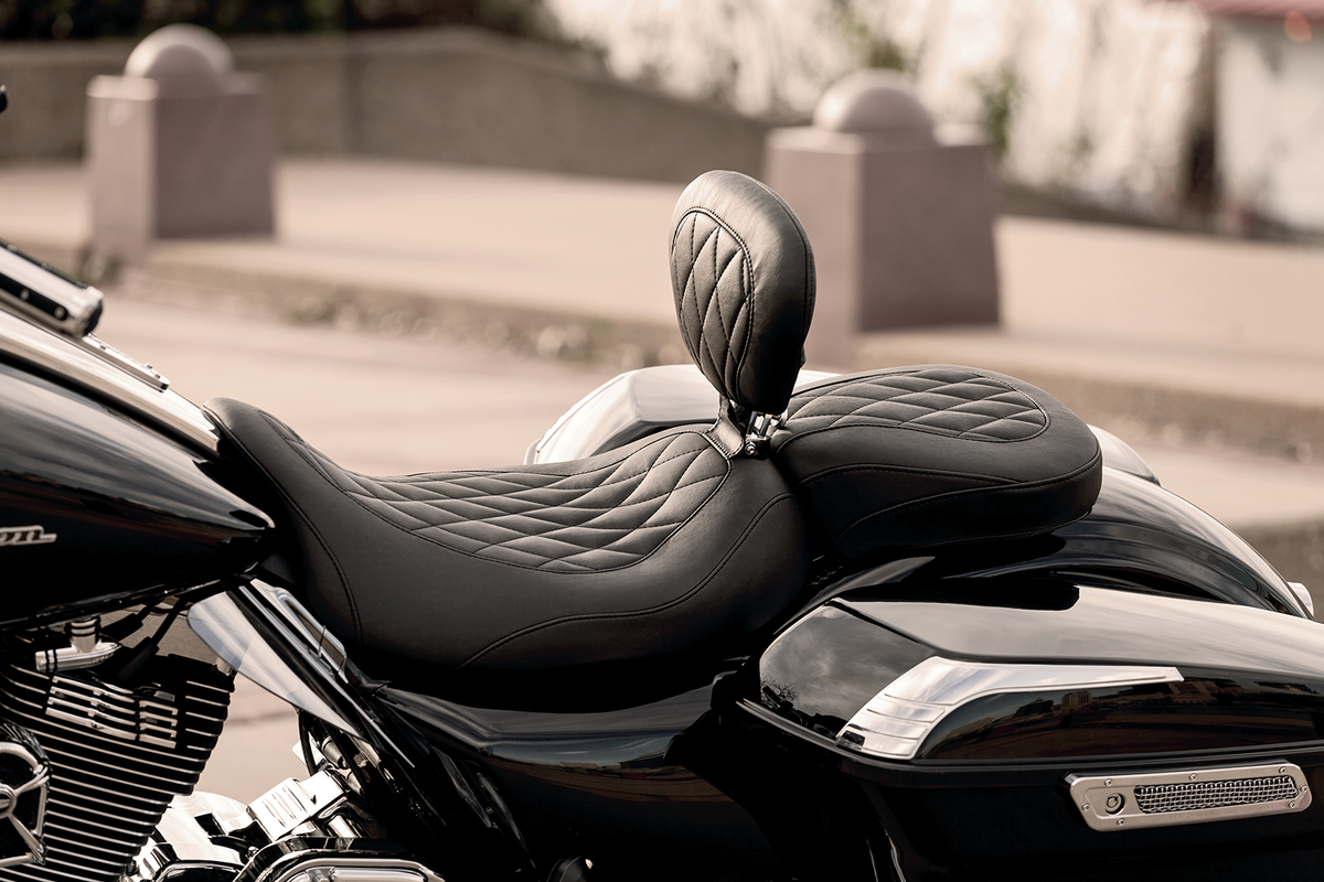 Mustang Wide Tripper Rear Seat - Diamond - FL '97-'25