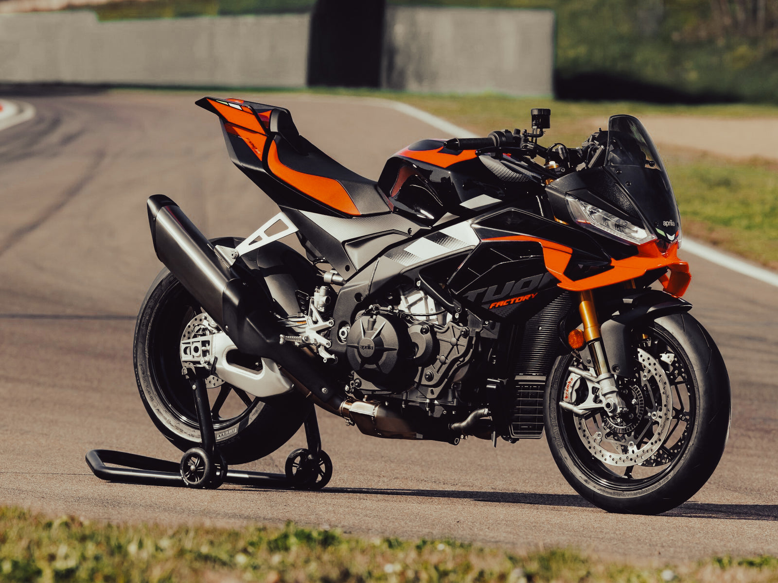 BT Moto 2000000027 copy.jpg
