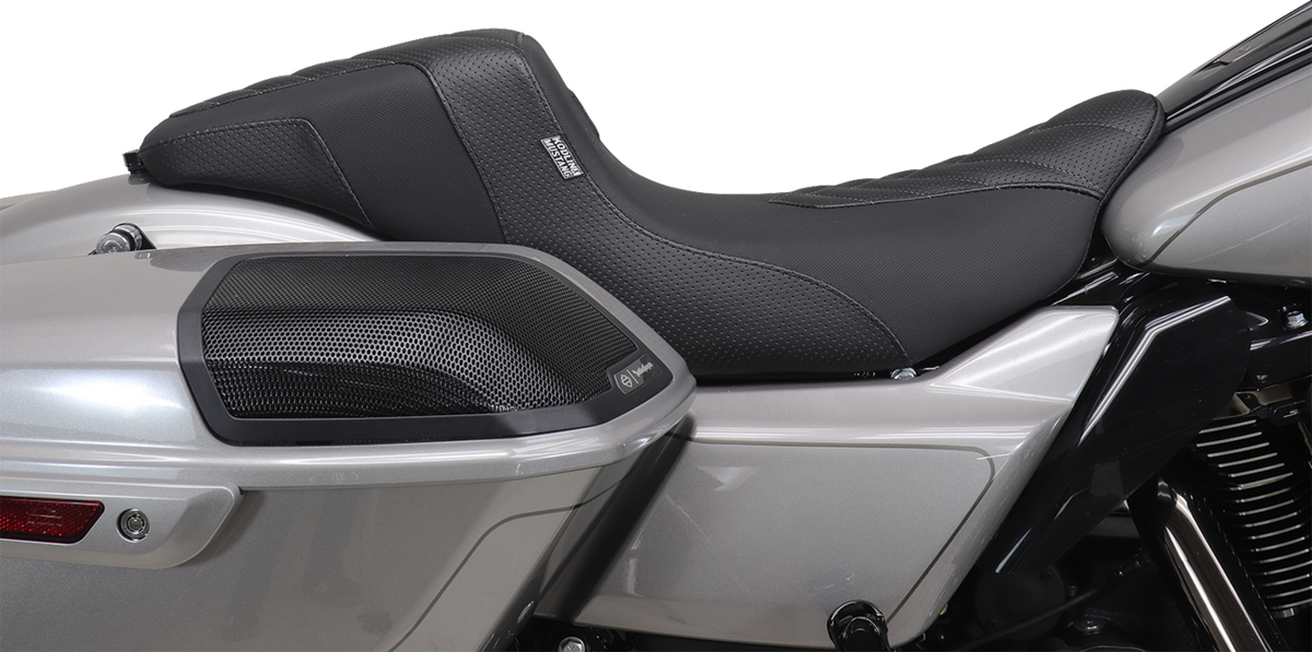 Mustang Signature Series Squareback™ Seat - Gripper Vinyl - Chevron - Gunmetal Stitch - FLH/FLT '23-'25