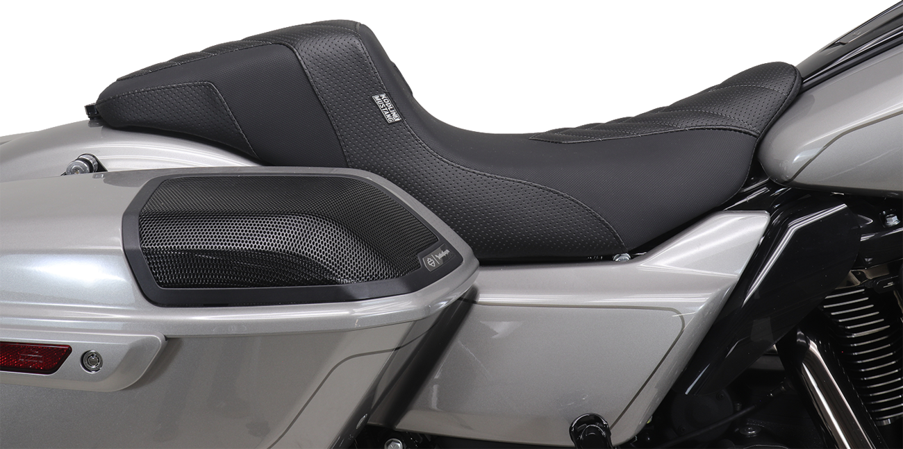 Mustang Signature Series Squareback™ Seat - Gripper Vinyl - Chevron - Gunmetal Stitch - FLH/FLT '23-'25