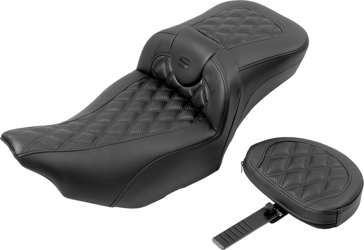 Saddlemen Roadsofa™ Extended Reach Seat - With Backrest - Carbon Fiber - Lattice Stitch - FLTR/FLHX '23-'24
