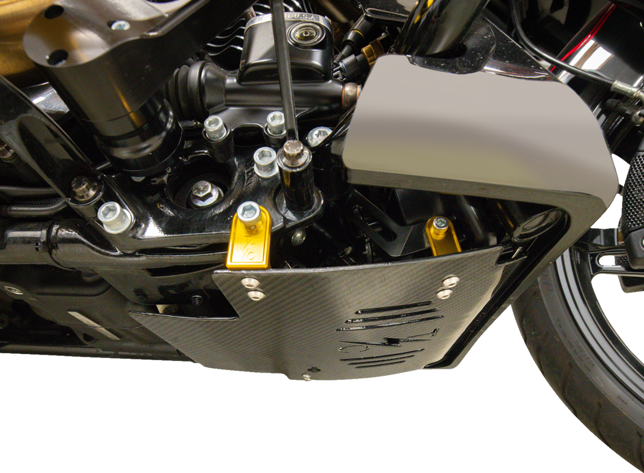 Thrashin Supply CO. Skid Plate - Carbon Fiber/Gloss - With Gold Brackets - FLHX/FLTRX