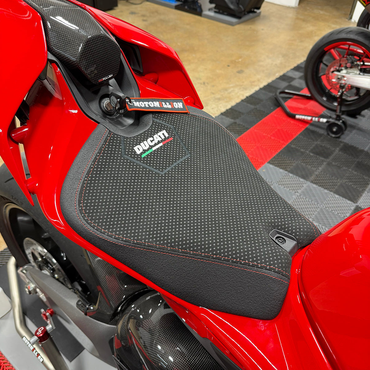 DUCATI Performance DUCATI Performance:ドゥカティパフォーマンス シェイプ Tシャツ Diesel サイズ：XL