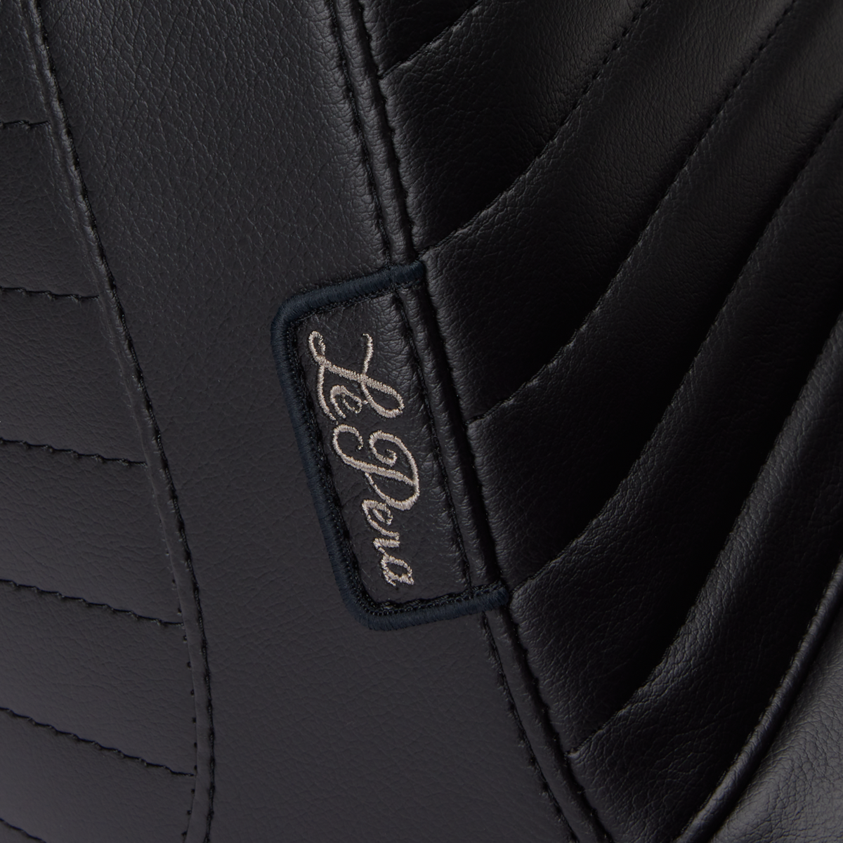 Le Pera Tailwhip Up Front Seat - Pleated - FLT/FLH '23-'25