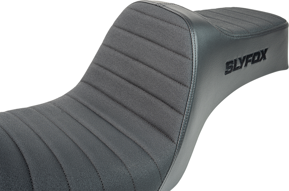 Slyfox High Noon Seat - Vinyl - Classic Stitch - Black Logo - Dyna '06-'17