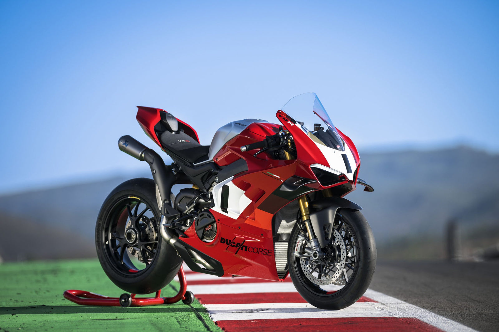 BT Moto MY23_Ducati_Panigale_V4_R_099_UC440899_Highcopy-scaled.jpg