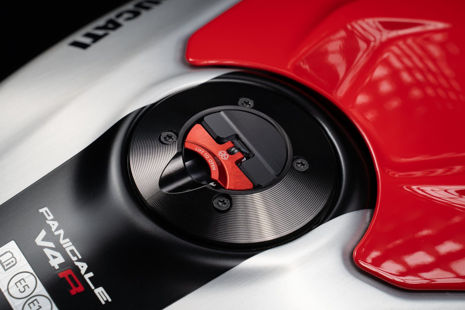Gilles Tooling FCAP2 – Quick-Release Fuel Cap, Black Red