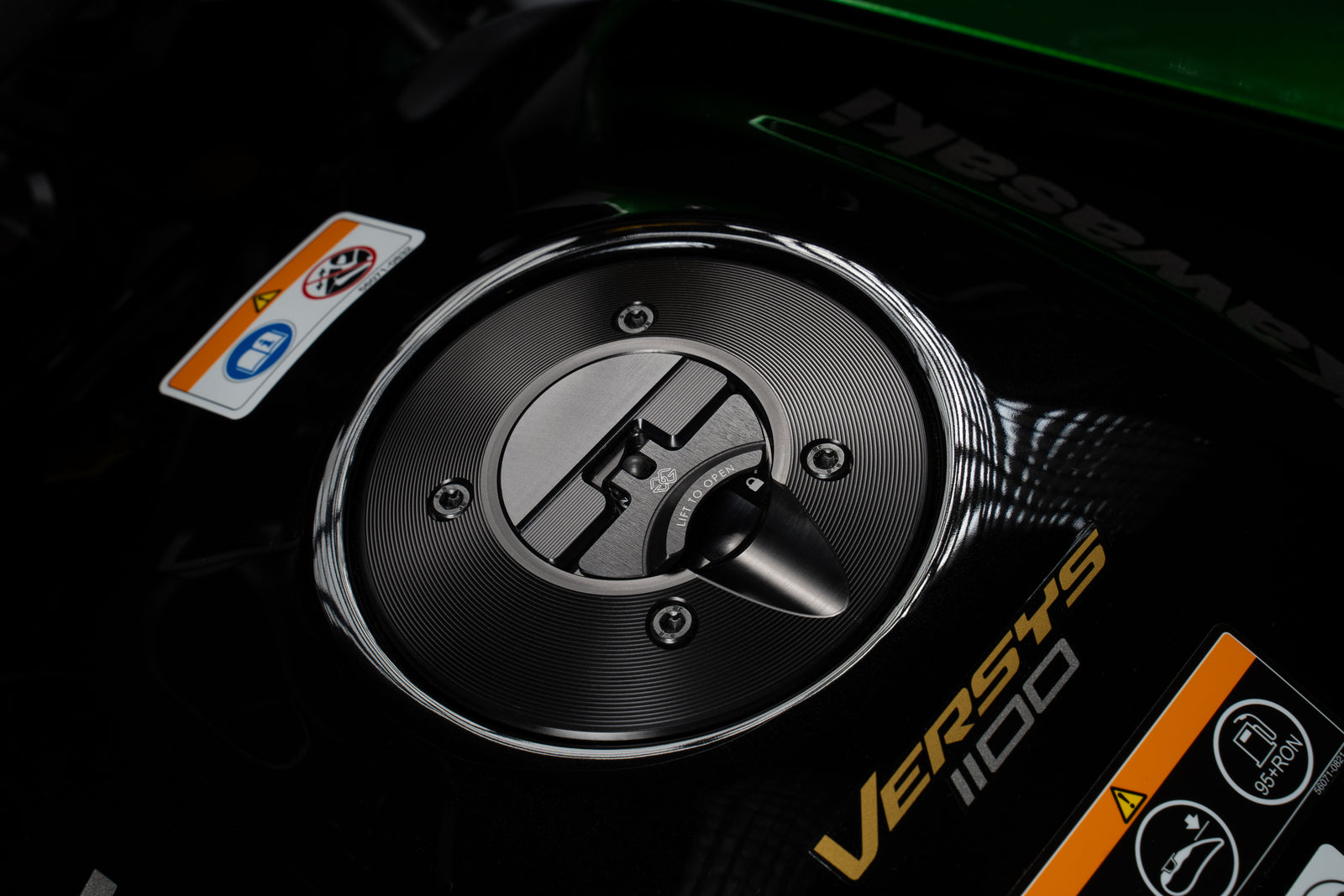 Gilles Tooling FCAP2 – Quick-Release Fuel Cap, Black