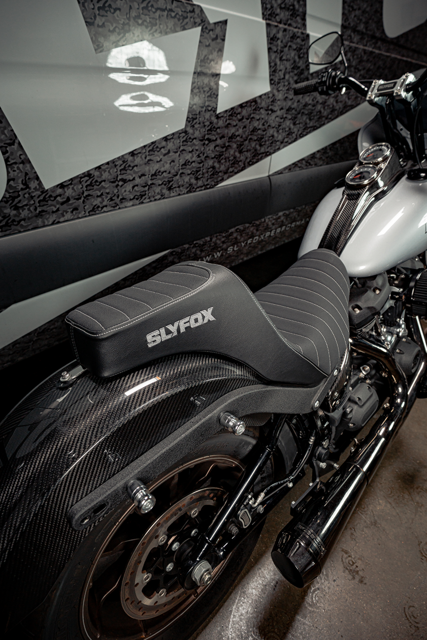 Slyfox High Noon Seat - Vinyl - Classic Stitch - Silver Logo - FL/FX '18-'24