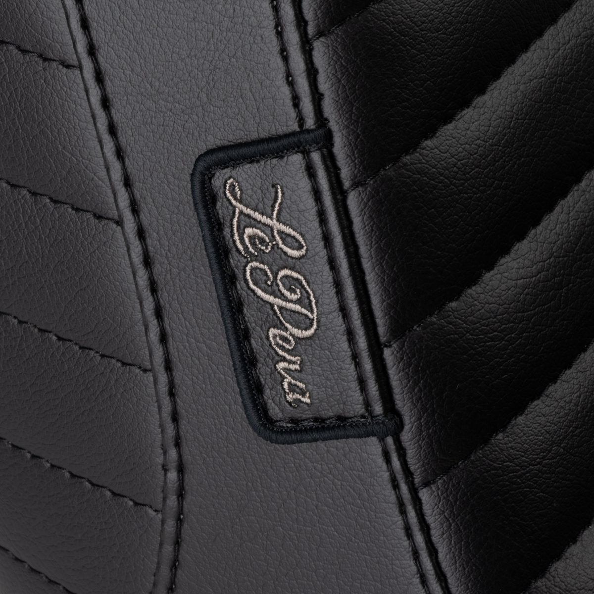 Le Pera Tailwhip Up Front Seat - Pleated - Black - FLSB/FXLR '18-'24