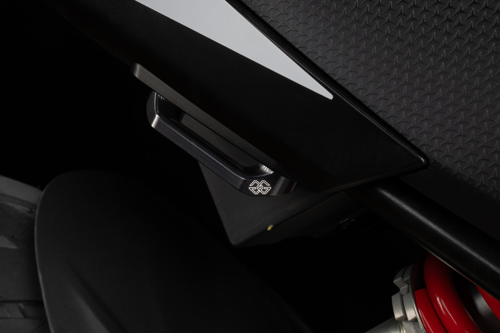 Gilles Tooling Passenger Carrier Cover Black