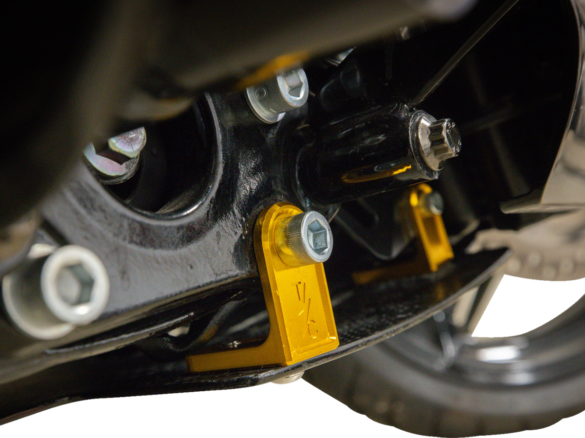 Thrashin Supply CO. Skid Plate - Carbon Fiber/Forged - With Gold Brackets - FLHX/FLTRX