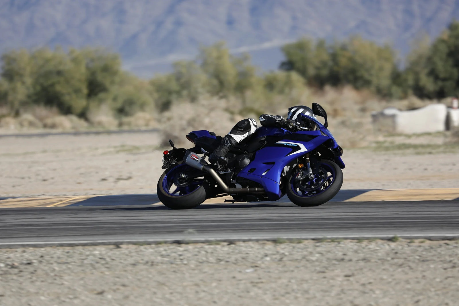 Yoshimura R9 25-26 Race AT2 Stainless Full Exhaust, W/ Stainless Muffler