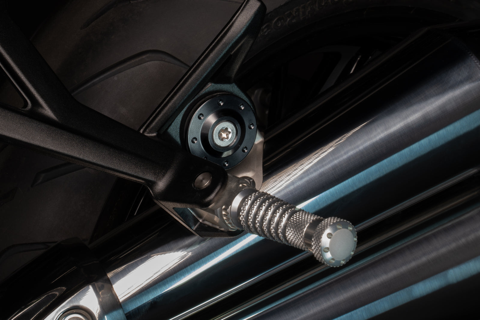 Gilles Tooling Exhaust Bracket Cover Kit Black