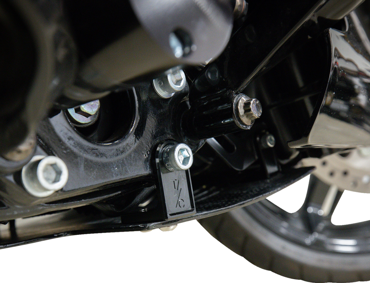 Thrashin Supply CO. Skid Plate - Carbon Fiber/Forged - With Black Brackets - FLHX/FLTRX